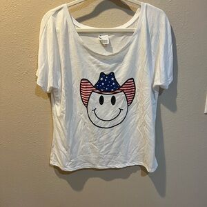Pink Lily White Tee with Patriotic Smiley Design NWOT